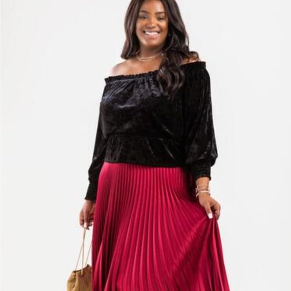 Francesca's | NWT Christelle Velvet Off The Shoulder Blouse 💠 - Picture 7 of 9